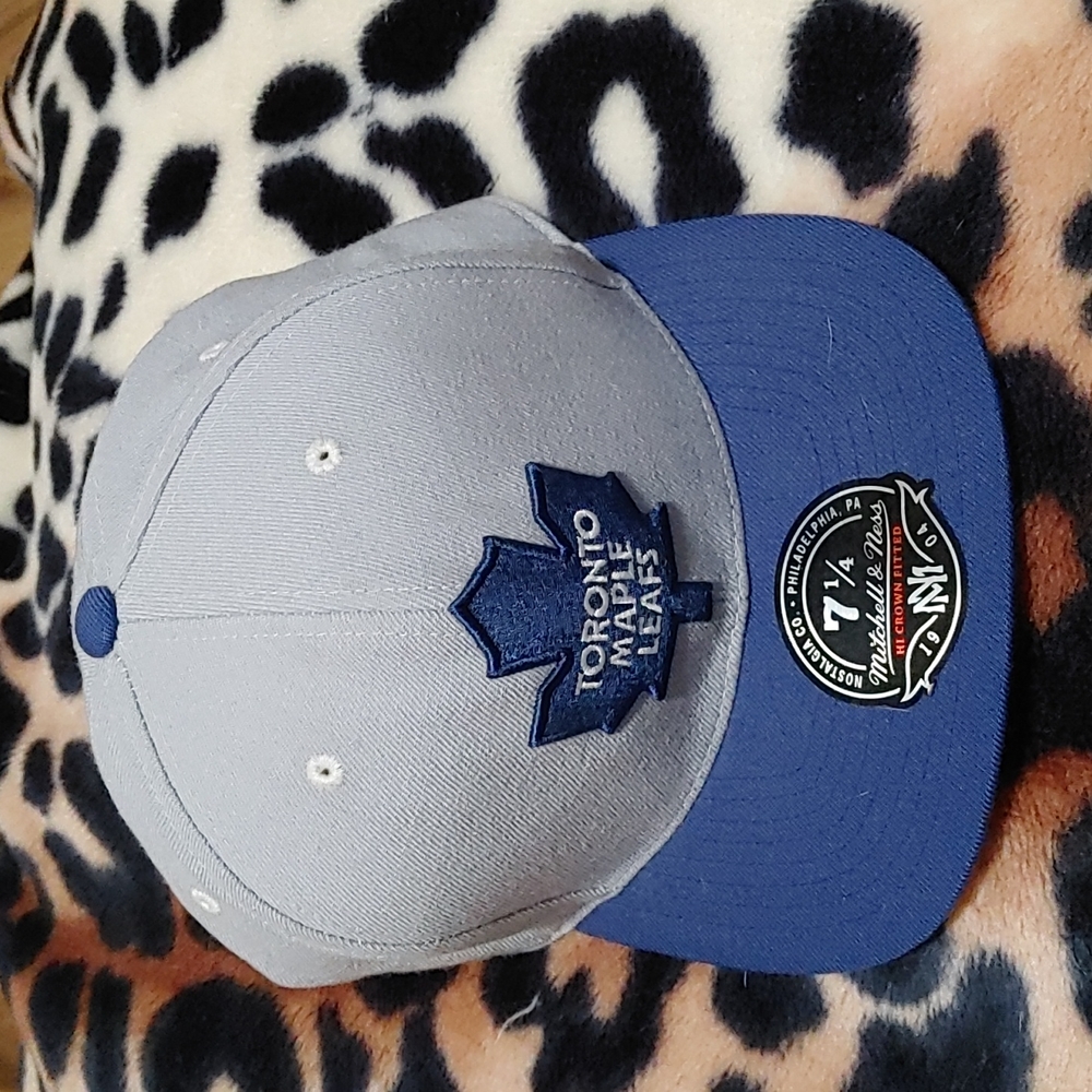 Toronto Maple Leafs NHL Snap Back. Size 7 1/4